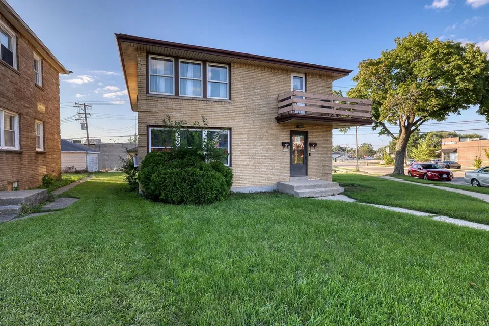 6 Bed 2 Bath Multi-Unit Residential Property in Milwaukee, WI - 3