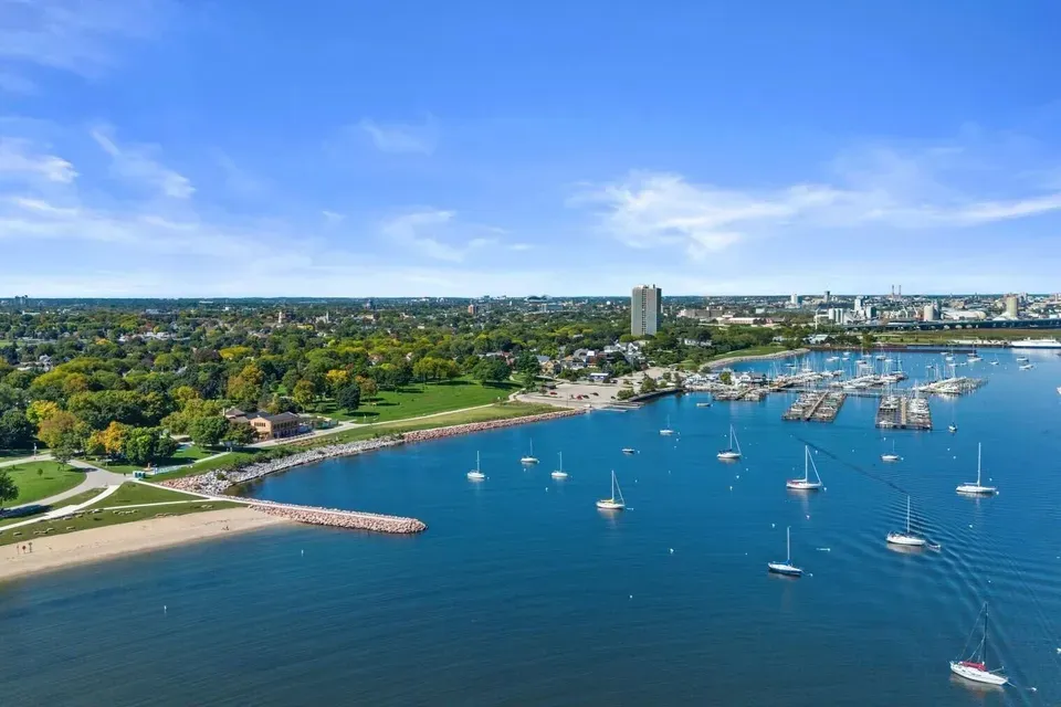 6 Bed 2 Bath Multi-Unit Residential Property in Milwaukee, WI - 2