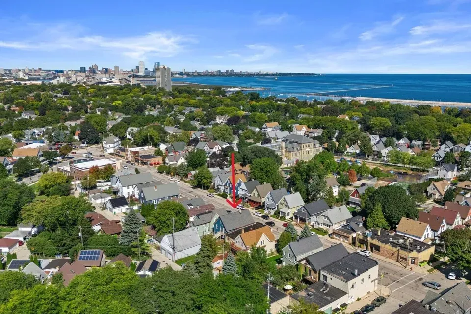 6 Bed 2 Bath Multi-Unit Residential Property in Milwaukee, WI - 3