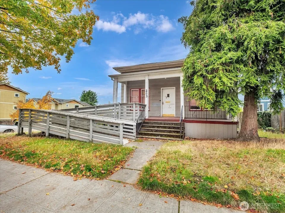 6 Bed 2 Bath Multi-Unit Residential Property in Seattle, WA - 1