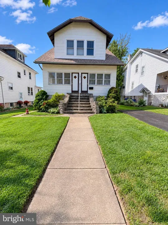 6 Bed 3 Bath Classic Historic Era Home in Baltimore, MD - 2