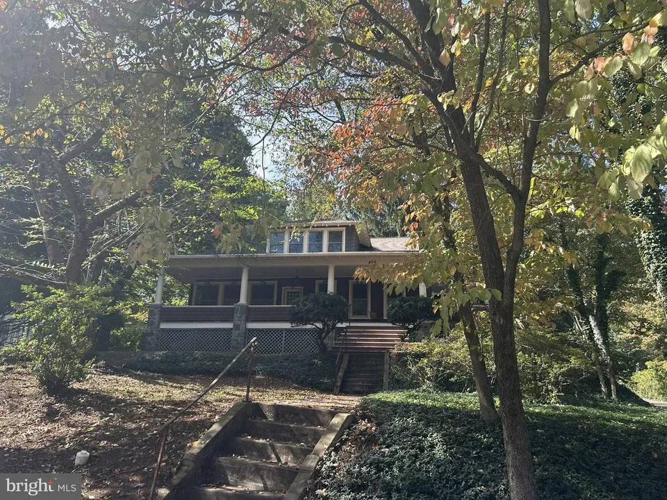 6 Bed 3 Bath Classic Historic Era Home in Baltimore, MD - 2