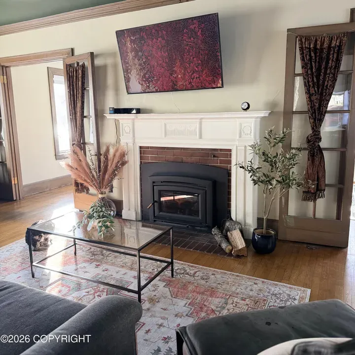 6 Bed 3 Bath Classic Historic Era Home in Juneau, AK - 2