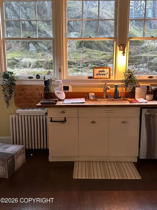 6 Bed 3 Bath Classic Historic Era Home in Juneau, AK - 3
