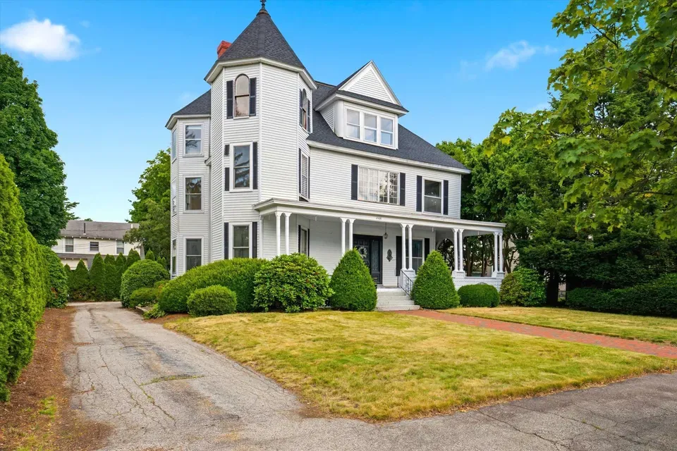 6 Bed 3 Bath Classic Historic Era Home in Manchester, NH - 1