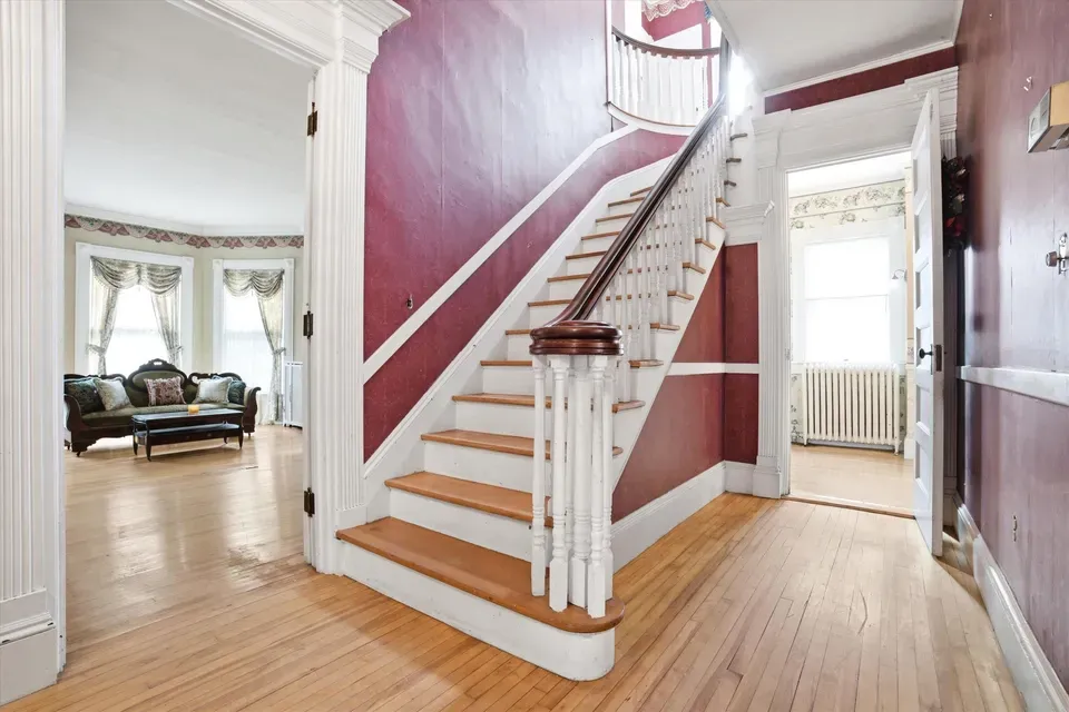 6 Bed 3 Bath Classic Historic Era Home in Manchester, NH - 4
