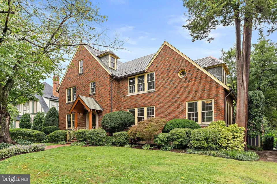 6 Bed 3 Bath Classic Historic Era Home in Washington, DC