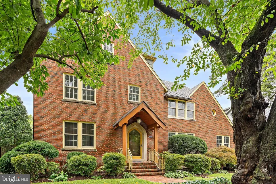 6 Bed 3 Bath Classic Historic Era Home in Washington, DC - 2