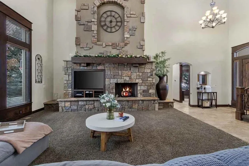 6 Bed 3 Bath Contemporary High-Rise Condo in Meridian, ID