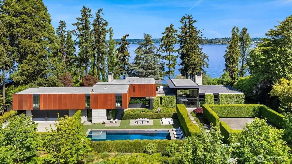 6 Bed 3 Bath Established Contemporary Home in Bellevue, WA - 1