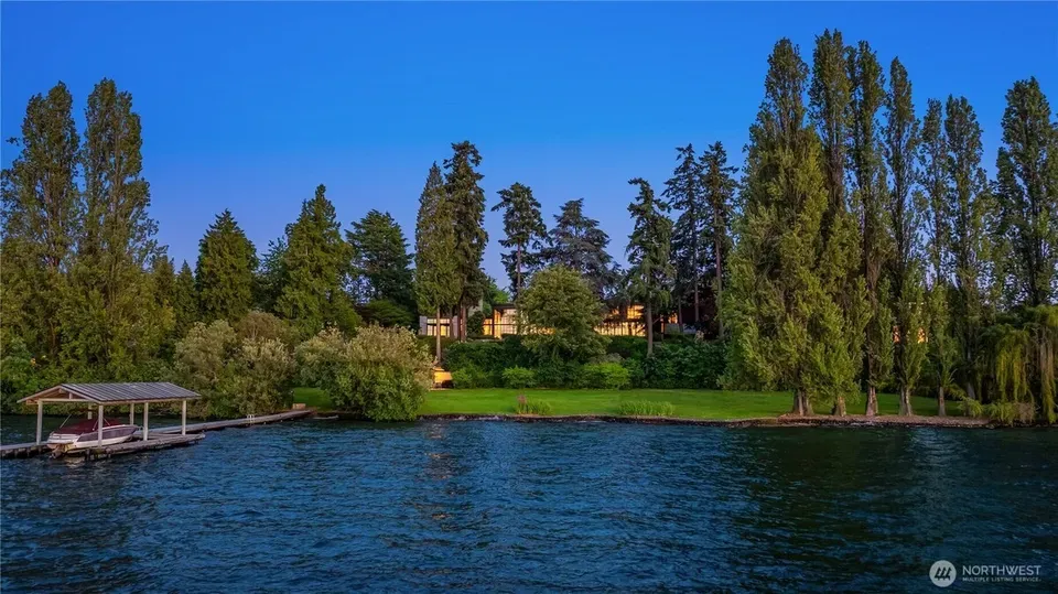6 Bed 3 Bath Established Contemporary Home in Bellevue, WA - 2