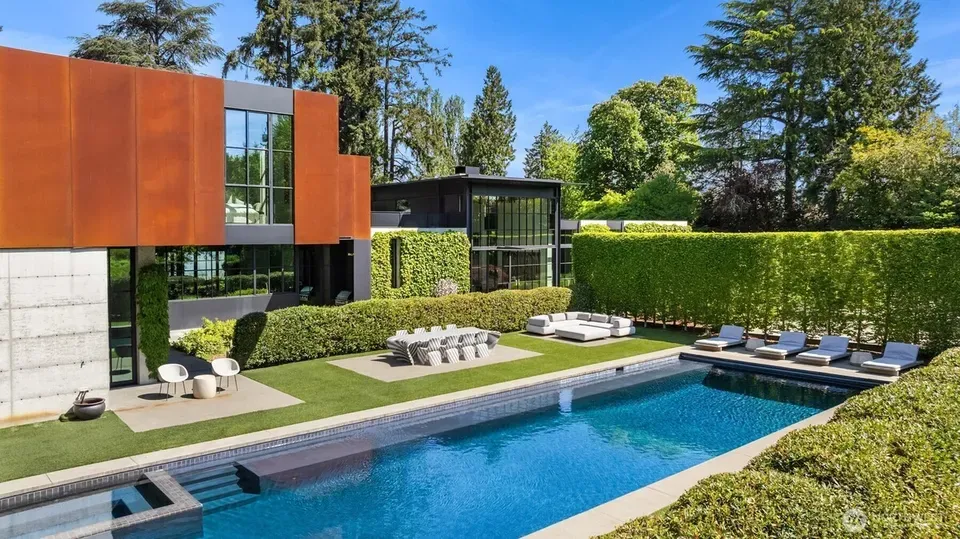 6 Bed 3 Bath Established Contemporary Home in Bellevue, WA - 3