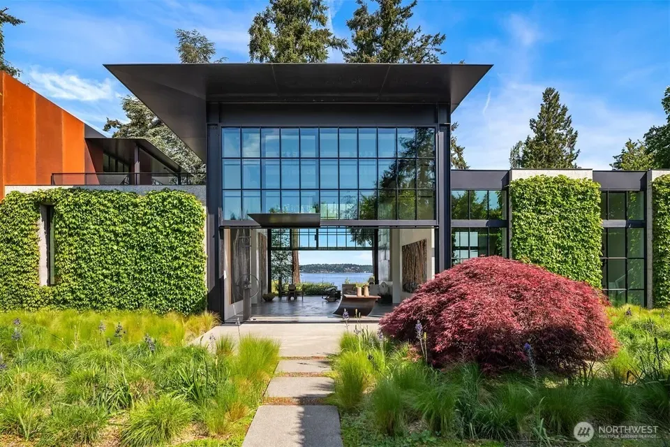 6 Bed 3 Bath Established Contemporary Home in Bellevue, WA - 5