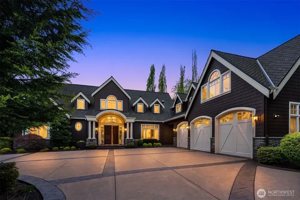 6 Bed 3 Bath Established Contemporary Home in Bellevue, WA - 1