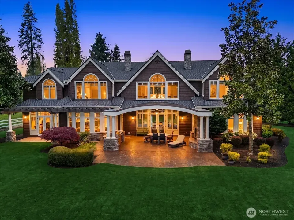 6 Bed 3 Bath Established Contemporary Home in Bellevue, WA - 2