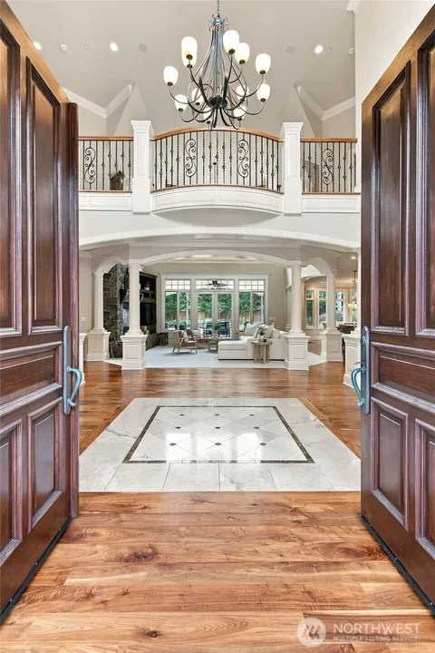 6 Bed 3 Bath Established Contemporary Home in Bellevue, WA - 3