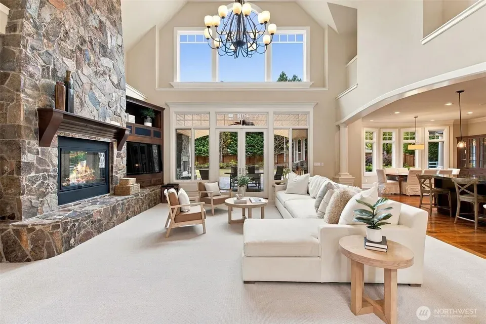 6 Bed 3 Bath Established Contemporary Home in Bellevue, WA - 4