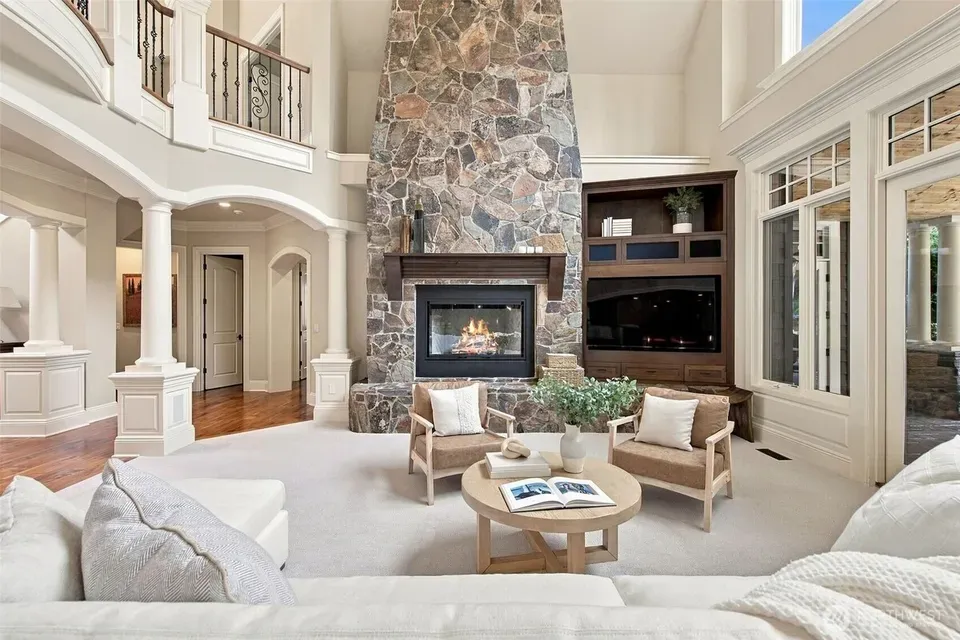 6 Bed 3 Bath Established Contemporary Home in Bellevue, WA - 5