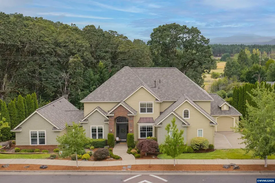 6 Bed 3 Bath Established Contemporary Home in Corvallis, OR