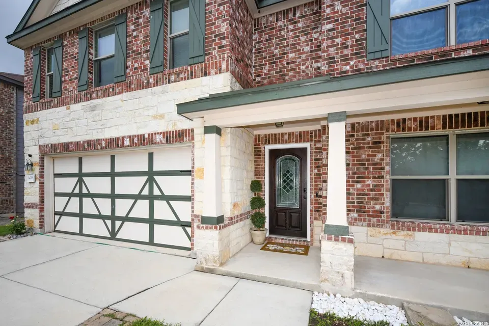 6 Bed 3 Bath Established Contemporary Home in New Braunfels, TX - 2