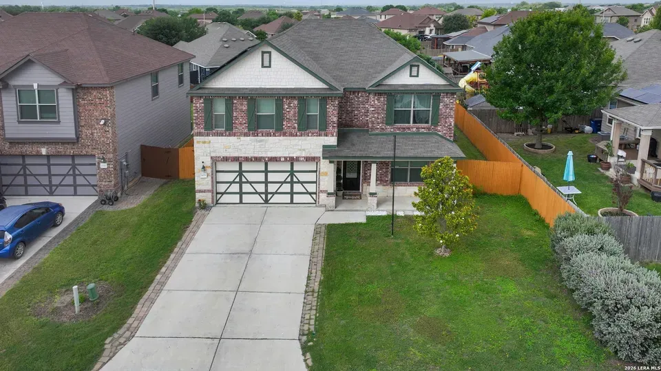 6 Bed 3 Bath Established Contemporary Home in New Braunfels, TX - 4
