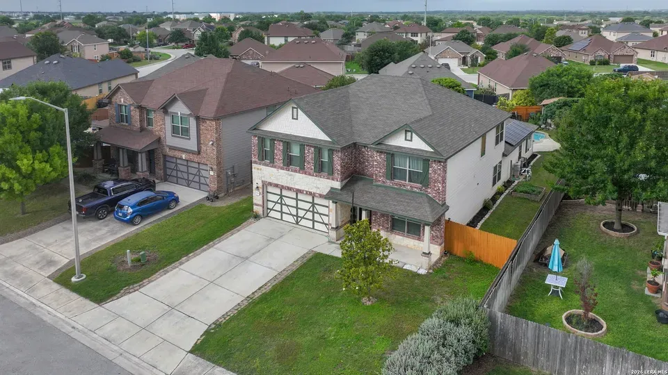6 Bed 3 Bath Established Contemporary Home in New Braunfels, TX - 5
