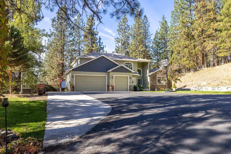 6 Bed 3 Bath Established Contemporary Home in Spokane, WA - 1