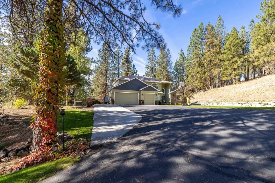 6 Bed 3 Bath Established Contemporary Home in Spokane, WA - 4
