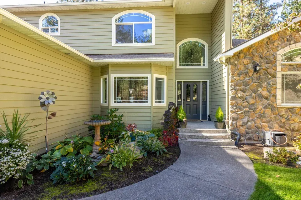 6 Bed 3 Bath Established Contemporary Home in Spokane, WA - 5