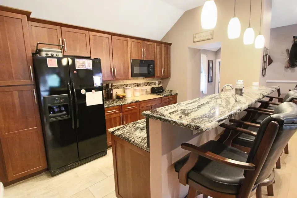 6 Bed 3 Bath Established Mid-Century Residence in Nashua, NH - 4