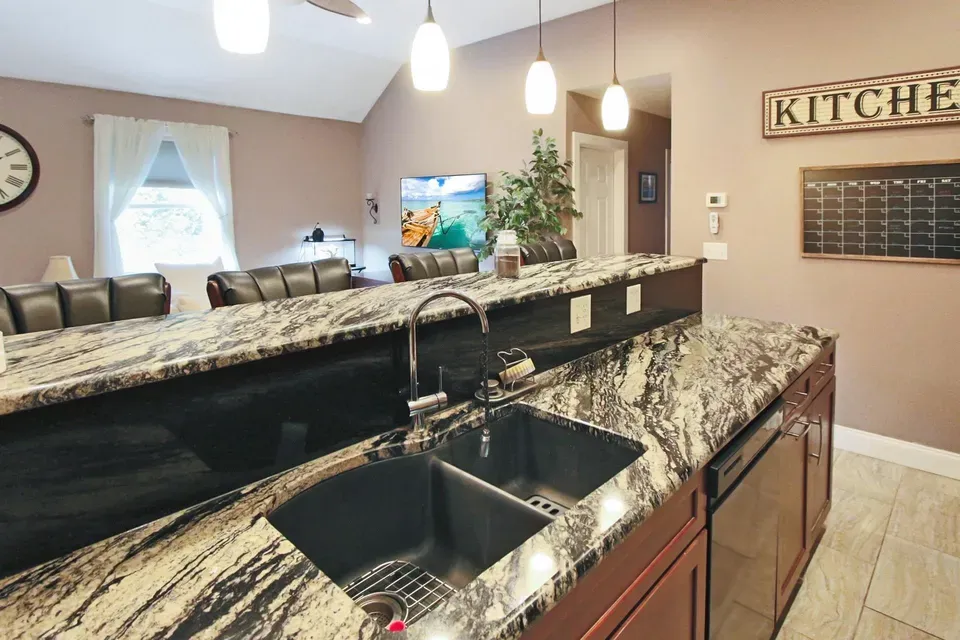 6 Bed 3 Bath Established Mid-Century Residence in Nashua, NH - 5