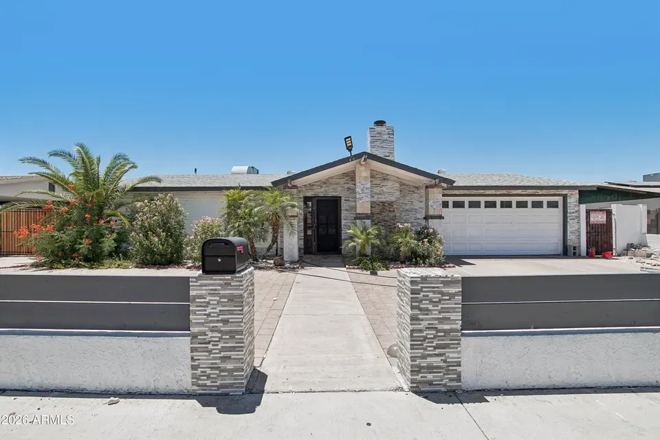 6 Bed 3 Bath Established Mid-Century Residence in Phoenix, AZ - 1