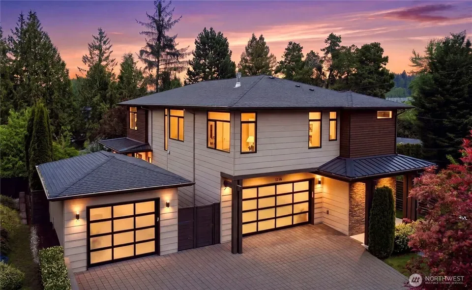 6 Bed 3 Bath Modern Architectural Estate in Bellevue, WA