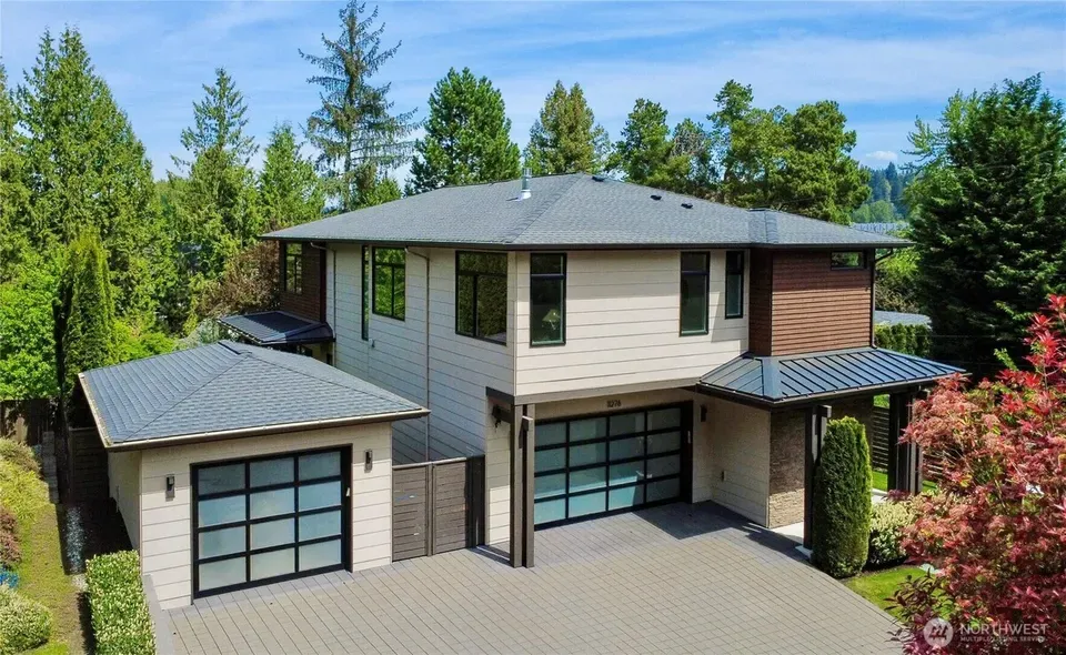 6 Bed 3 Bath Modern Architectural Estate in Bellevue, WA - 2