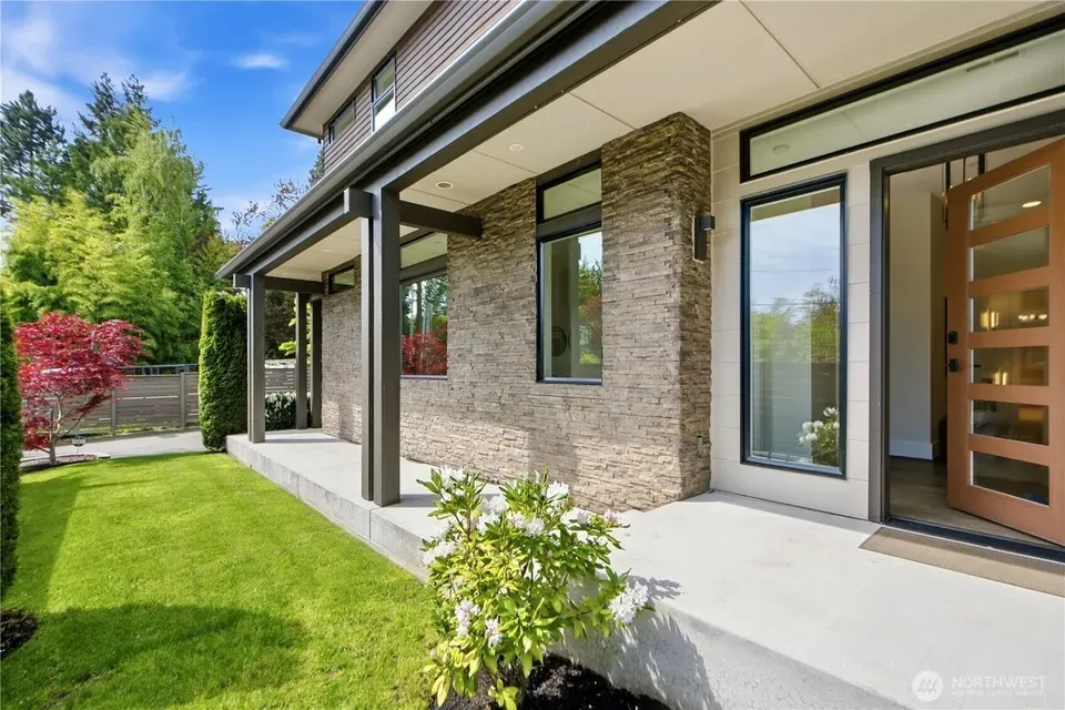 6 Bed 3 Bath Modern Architectural Estate in Bellevue, WA - 3
