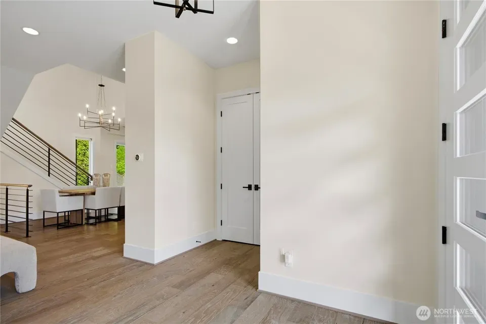 6 Bed 3 Bath Modern Architectural Estate in Bellevue, WA - 4
