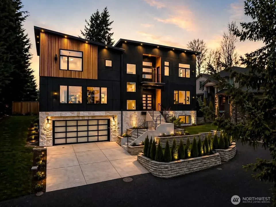6 Bed 3 Bath Modern Architectural Estate in Bellevue, WA