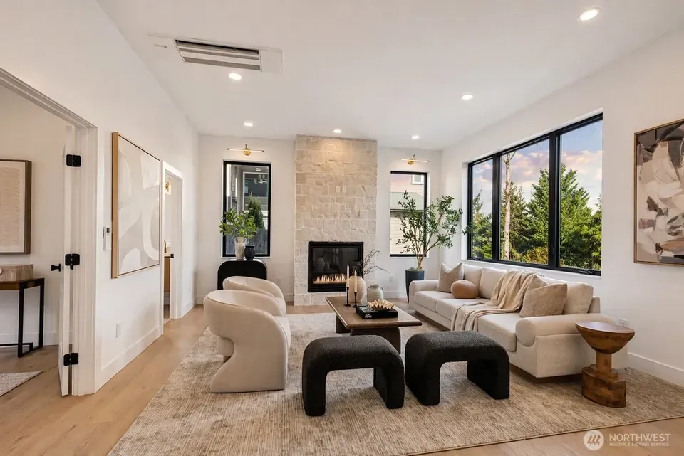 6 Bed 3 Bath Modern Architectural Estate in Bellevue, WA - 3