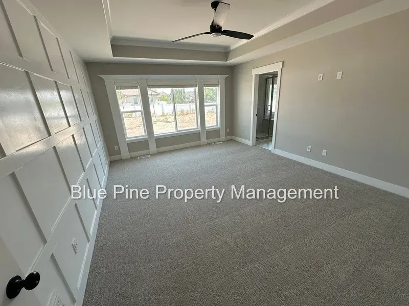 6 Bed 3 Bath Modern Contemporary Residence in Idaho Falls, ID - 2