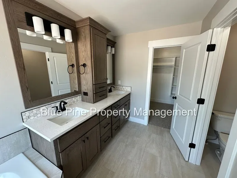 6 Bed 3 Bath Modern Contemporary Residence in Idaho Falls, ID - 4