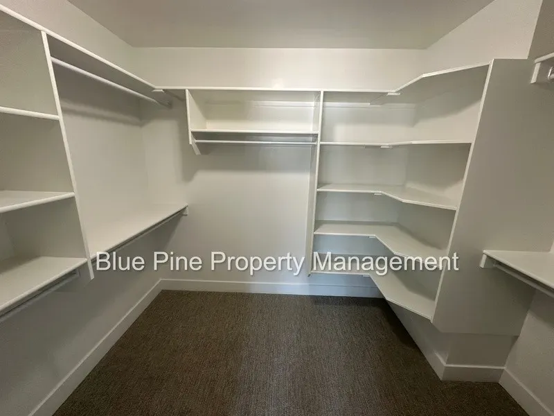 6 Bed 3 Bath Modern Contemporary Residence in Idaho Falls, ID - 5