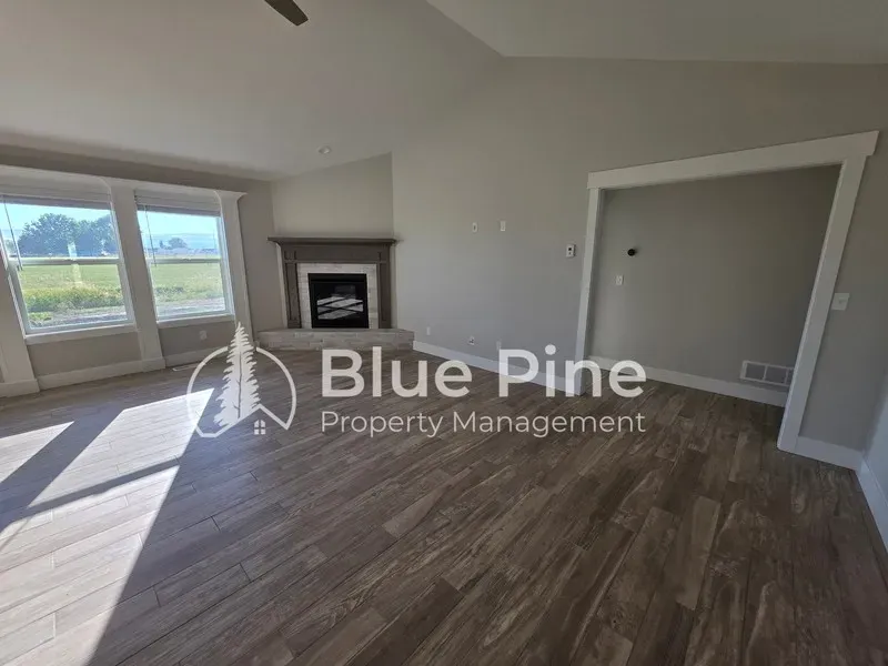 6 Bed 3 Bath Modern Contemporary Residence in Idaho Falls, ID - 3
