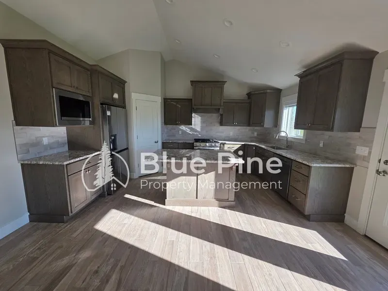 6 Bed 3 Bath Modern Contemporary Residence in Idaho Falls, ID - 4