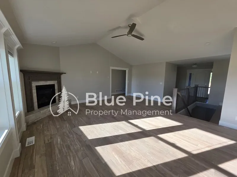 6 Bed 3 Bath Modern Contemporary Residence in Idaho Falls, ID - 5