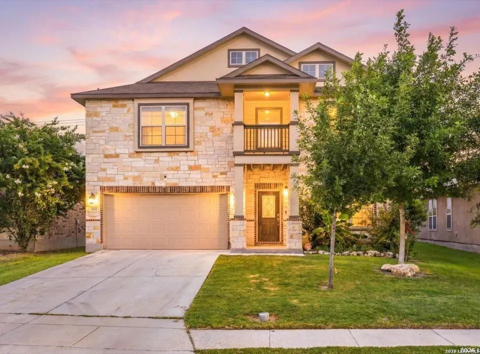 6 Bed 3 Bath Modern Contemporary Residence in New Braunfels, TX