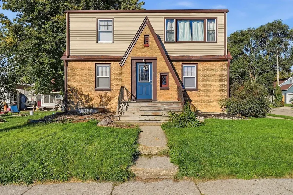 6 Bed 3 Bath Multi-Unit Residential Property in Kenosha, WI