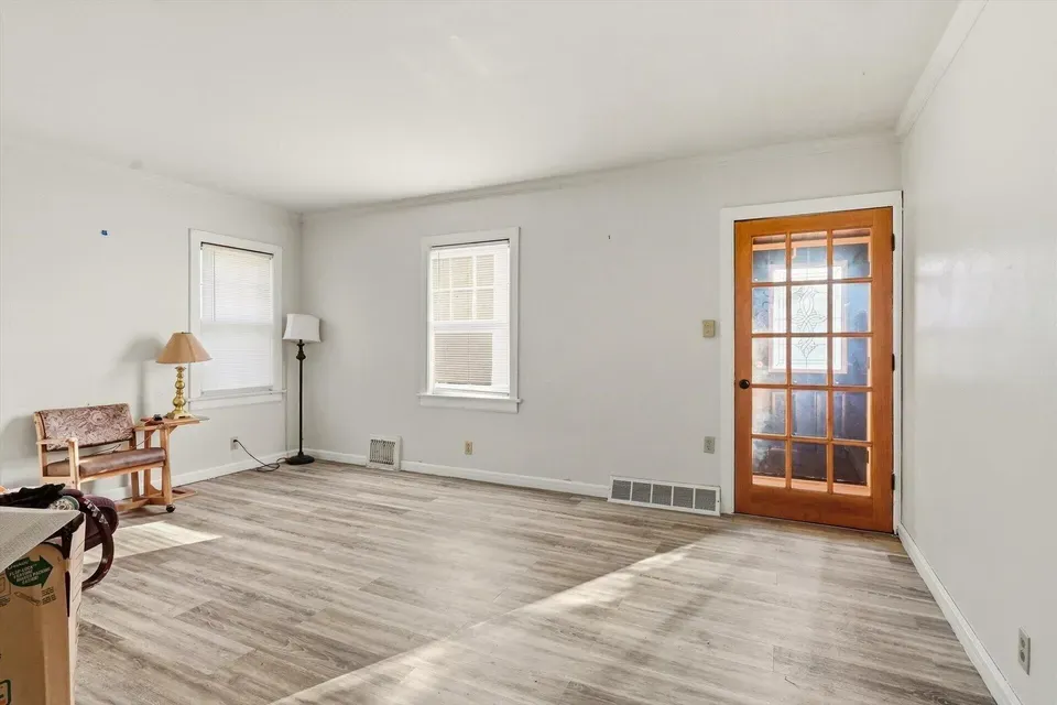 6 Bed 3 Bath Multi-Unit Residential Property in Kenosha, WI - 4