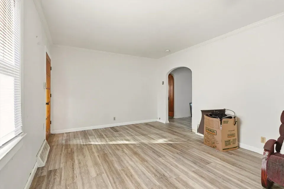 6 Bed 3 Bath Multi-Unit Residential Property in Kenosha, WI - 5