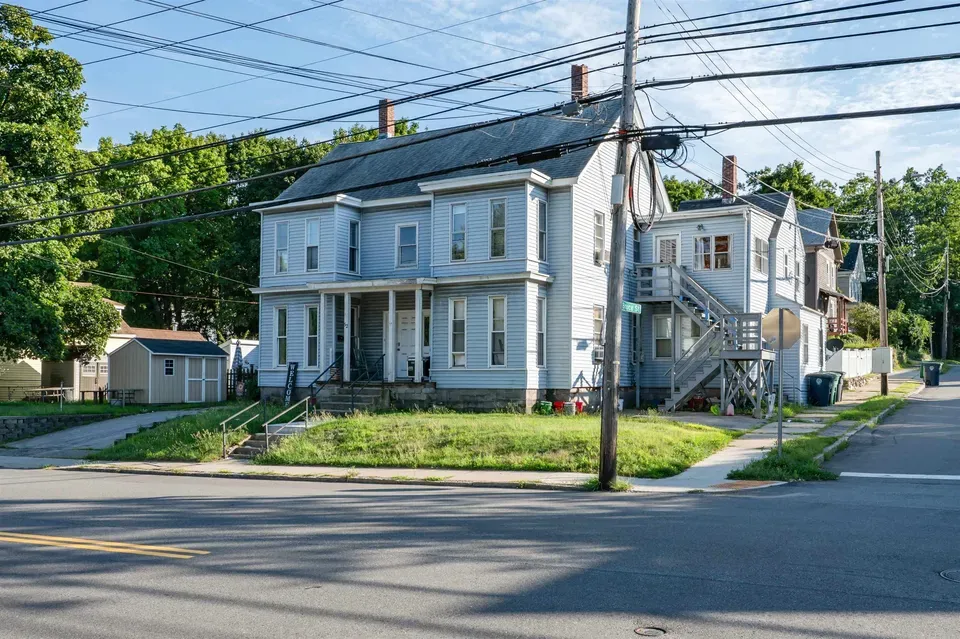 6 Bed 3 Bath Multi-Unit Residential Property in Nashua, NH - 4