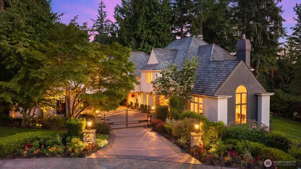 6 Bed 3 Bath Traditional Suburban Family Home in Bellevue, WA - 1